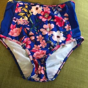 Plus size floral swim bottoms (1x)